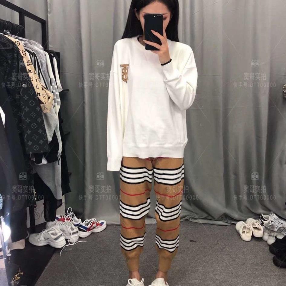 Designer Original Tag 2021 New Fashion Pullover Long Sleeve Casual Set Two piece Fall Stripe Alphabetic Knit Sweater Set, White
Designer Original Tag 2021 New Fashion Pullover Long Sleeve Casual Set Two piece Fall Stripe Alphabetic Knit Sweater Set, White
