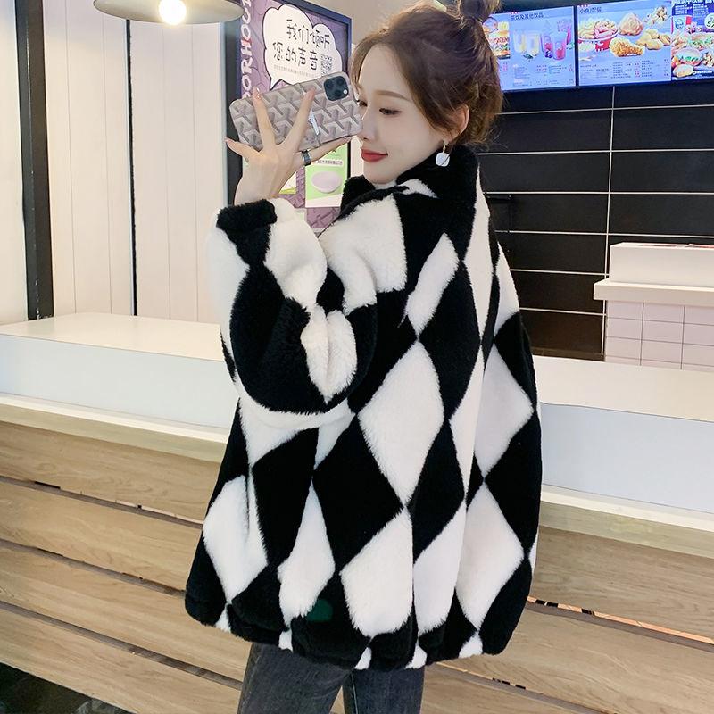 Women's Jackets Thick Lamb Wool Coat Short Autumn And Winter 2021 Fashion Checkerboard Loose Fur Warmth Cotton Lining, White
Women's Jackets Thick Lamb Wool Coat Short Autumn And Winter 2021 Fashion Checkerboard Loose Fur Warmth Cotton Lining, White