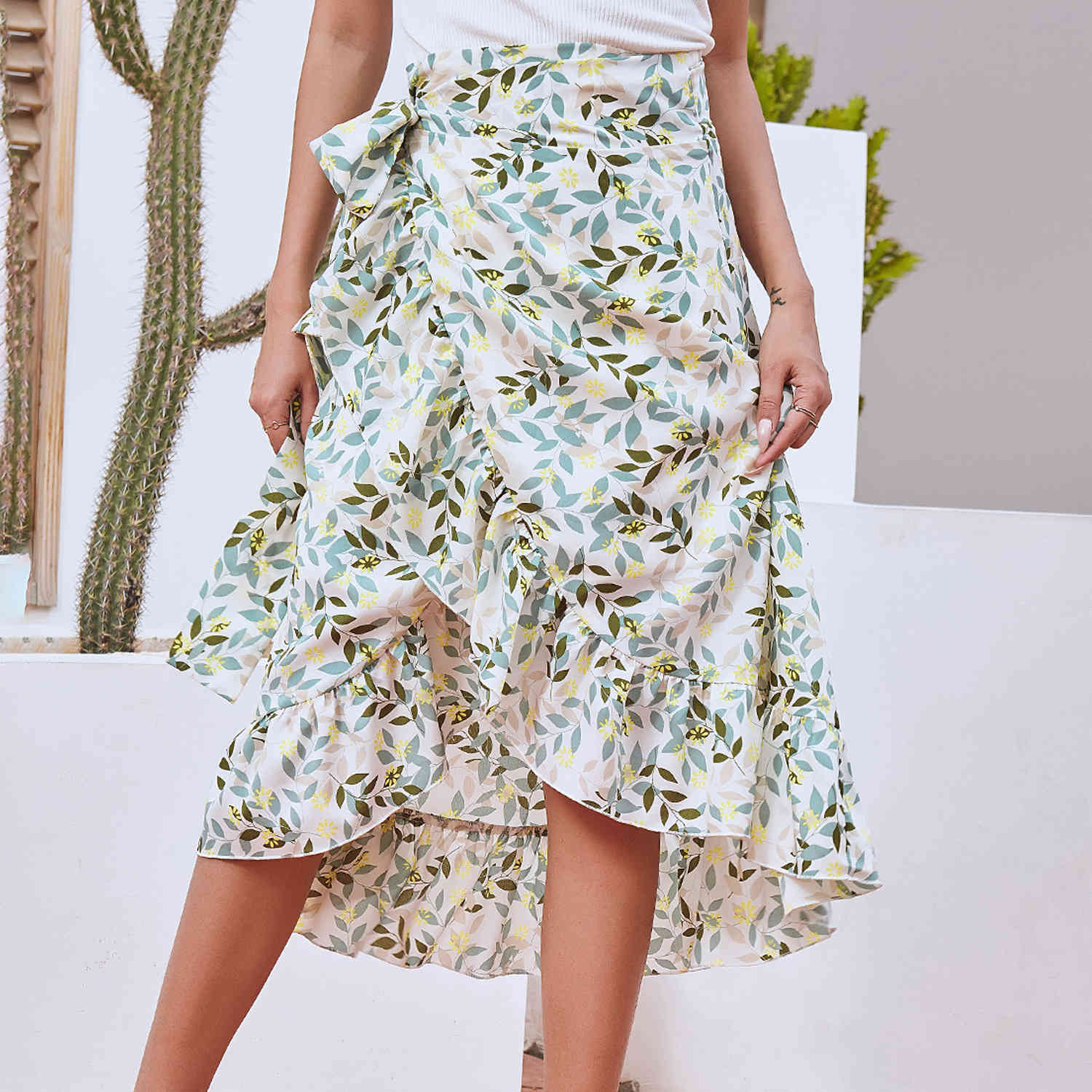 Fashion print Bohemian Women' skirts Spring Summer high waist ruffles knee length chiffon holidays beach 210524, Black
Fashion print Bohemian Women' skirts Spring Summer high waist ruffles knee length chiffon holidays beach 210524, Black