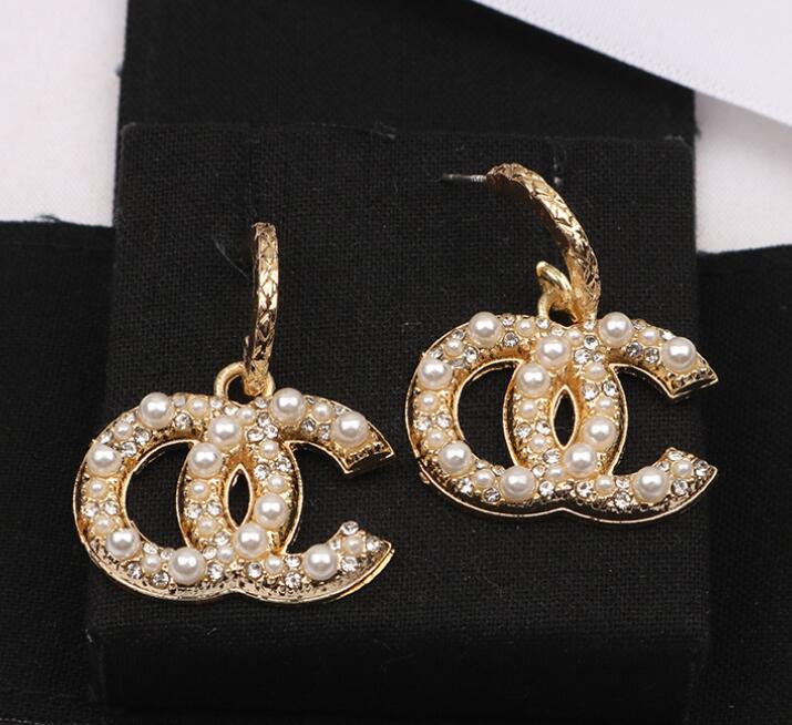 20color 18K Gold Plated Copper Hollow Brand Designer Stud Earrings Crystal Geometric Luxury Women Rhinestone Pearl Wedding Alloy Jewelry Accessories
20color 18K Gold Plated Copper Hollow Brand Designer Stud Earrings Crystal Geometric Luxury Women Rhinestone Pearl Wedding Alloy Jewelry Accessories