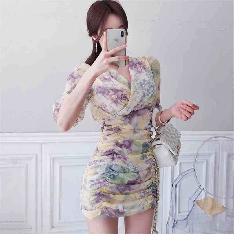 Mini Floral Dress for women Summer Korea Short Sleeve V neck polyester Drape Sexy Ladies elegant Print Dresses 210602, Design and color
Mini Floral Dress for women Summer Korea Short Sleeve V neck polyester Drape Sexy Ladies elegant Print Dresses 210602, Design and color