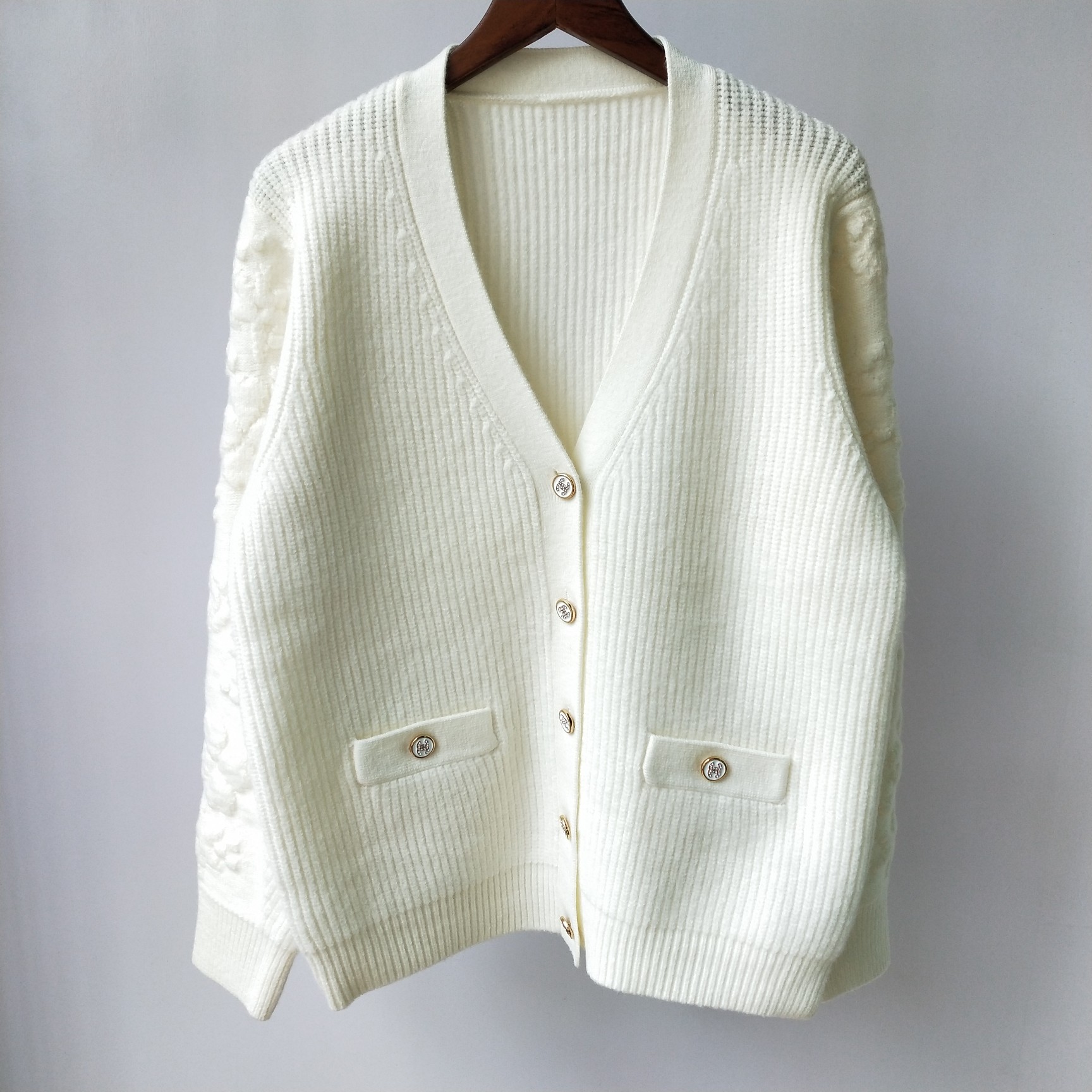 Shipping Free 2021 Autumn White/Black/Brown Solid Print Autumn Women' Cardigan Brand Same Style Women' Sweaters DH509
Shipping Free 2021 Autumn White/Black/Brown Solid Print Autumn Women' Cardigan Brand Same Style Women' Sweaters DH509