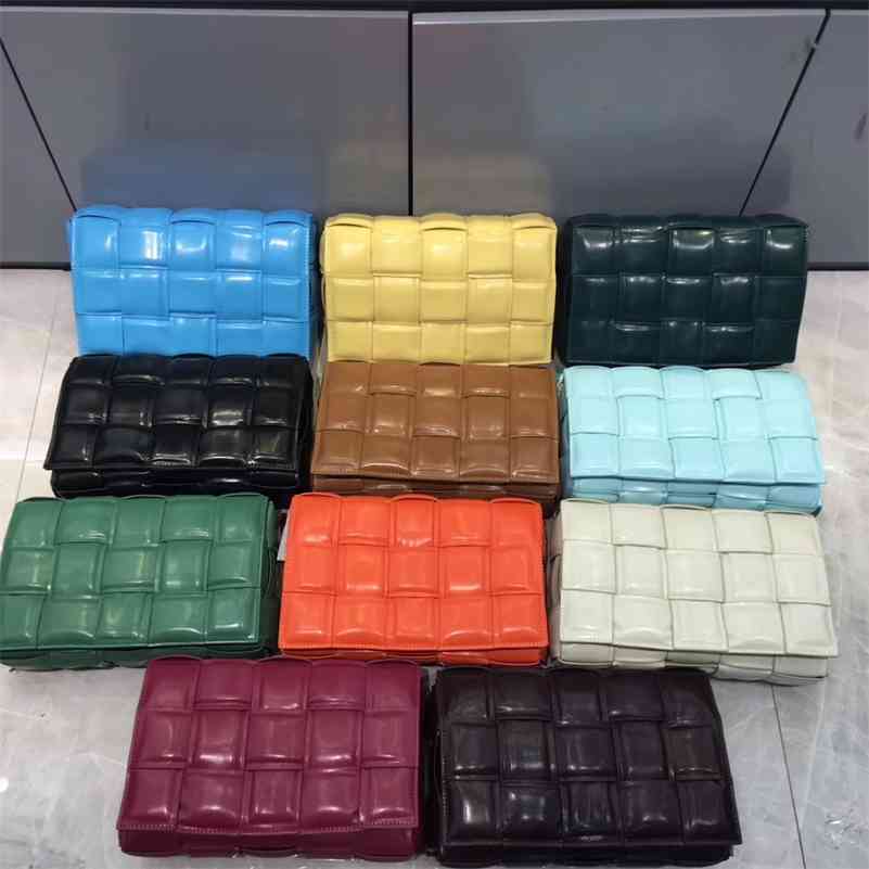 18 Solid Colors Luxurys Woven Padded Cassette Bag Plaided Leather Handbag Weave Womens Chain Bags Designers Shoulder Purse Crossbody Dinner, Black
18 Solid Colors Luxurys Woven Padded Cassette Bag Plaided Leather Handbag Weave Womens Chain Bags Designers Shoulder Purse Crossbody Dinner, Black