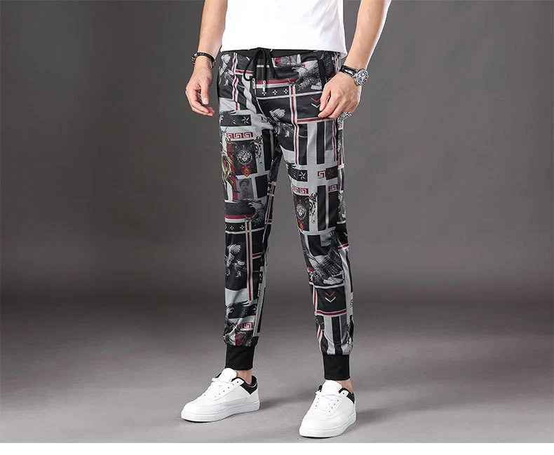 2021 lightweight men's pants printing big size knee length casual long style sports shorts design, Black
2021 lightweight men's pants printing big size knee length casual long style sports shorts design, Black