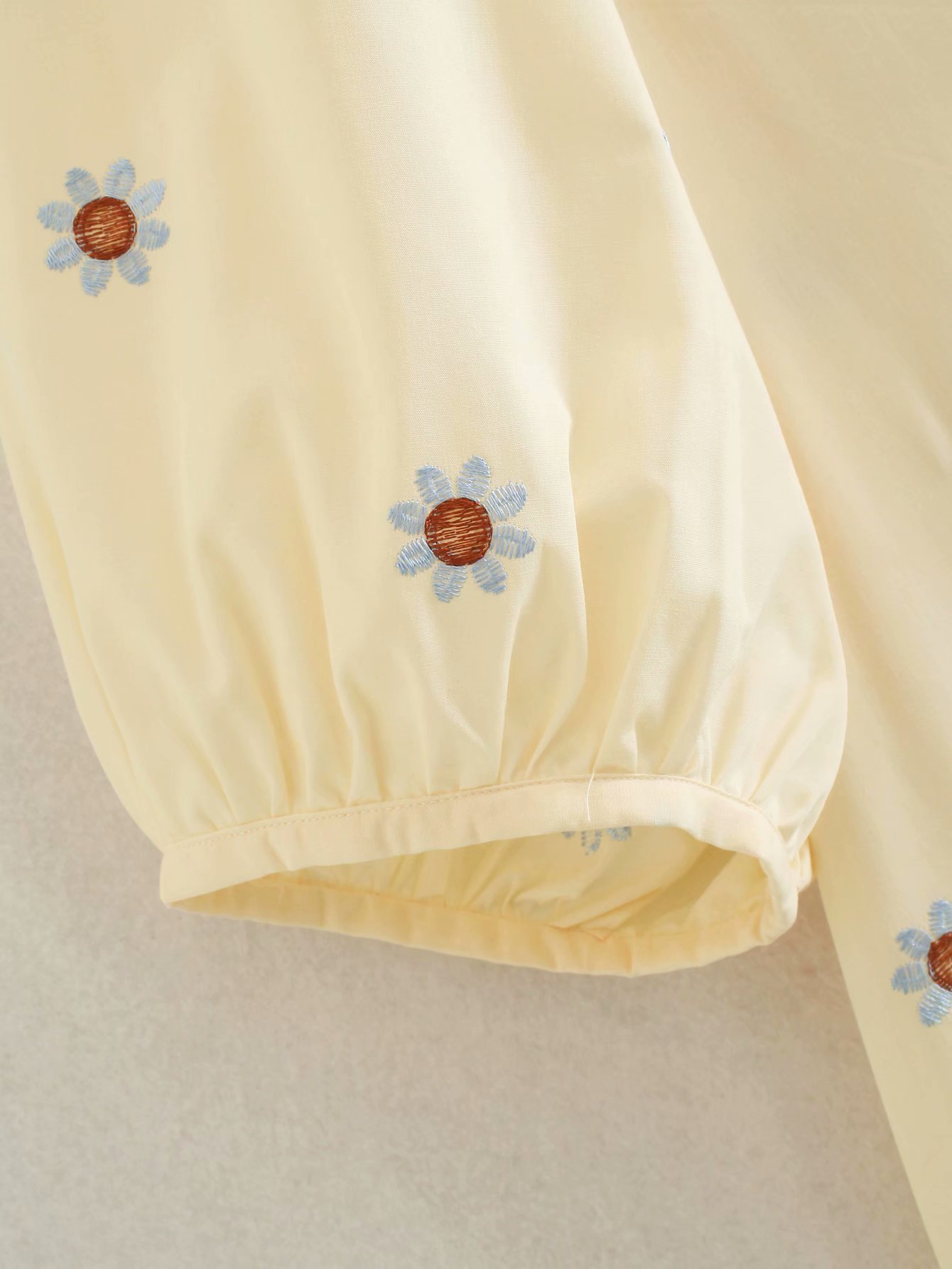 Woman Stand-up Collar Floral Embroidered Short-sleeved Dress Vintage Fashion Ruffled Hem Chic Female Dresses Vestidos 210507