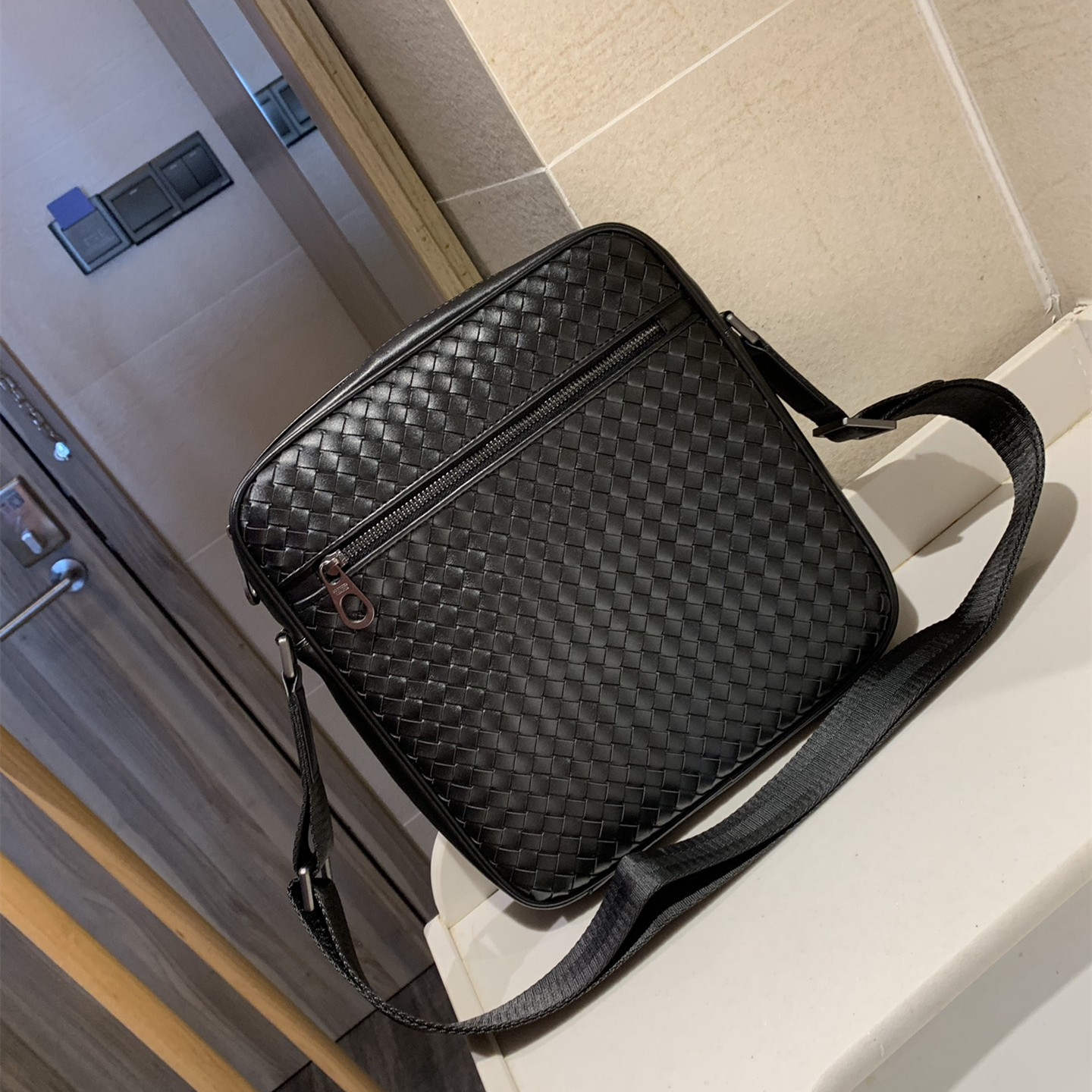 Top quality men square bag crossbody classic fashion metal button Printed real leather chain bag luxury handbag purses bags
Top quality men square bag crossbody classic fashion metal button Printed real leather chain bag luxury handbag purses bags