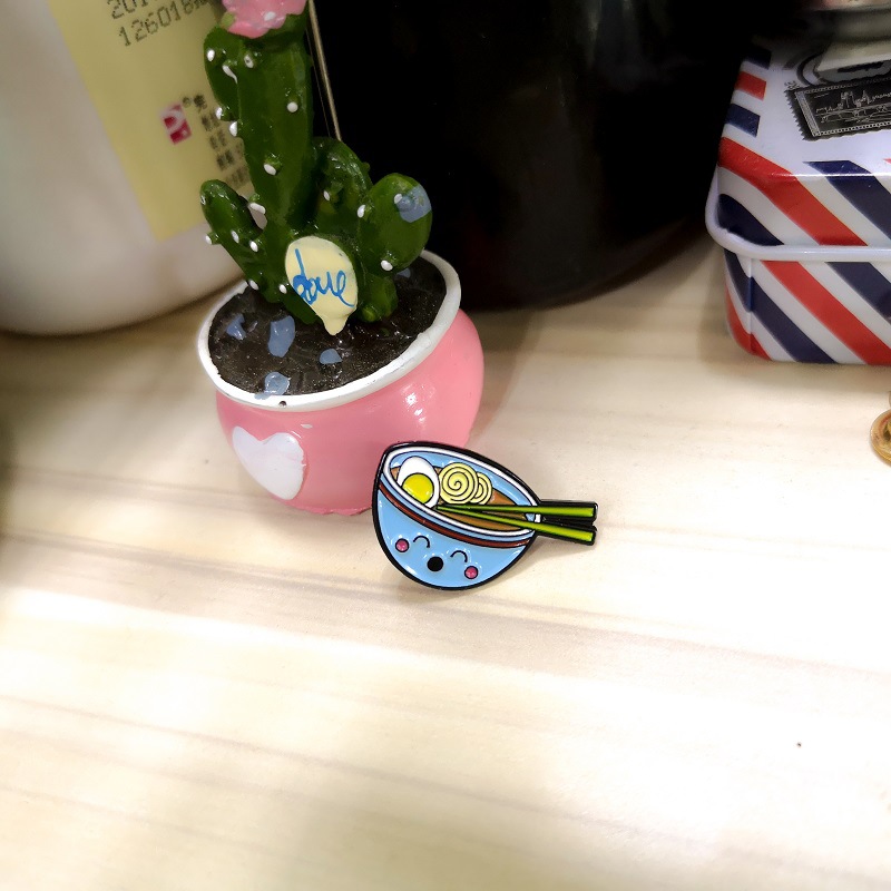 Lovely Cartoon Lamian Noodles Brooches Pin Alloy Enamel Noodle Bowl Brooch Womenshirt Decor Versatile Badge 2 9xx T2
Lovely Cartoon Lamian Noodles Brooches Pin Alloy Enamel Noodle Bowl Brooch Womenshirt Decor Versatile Badge 2 9xx T2