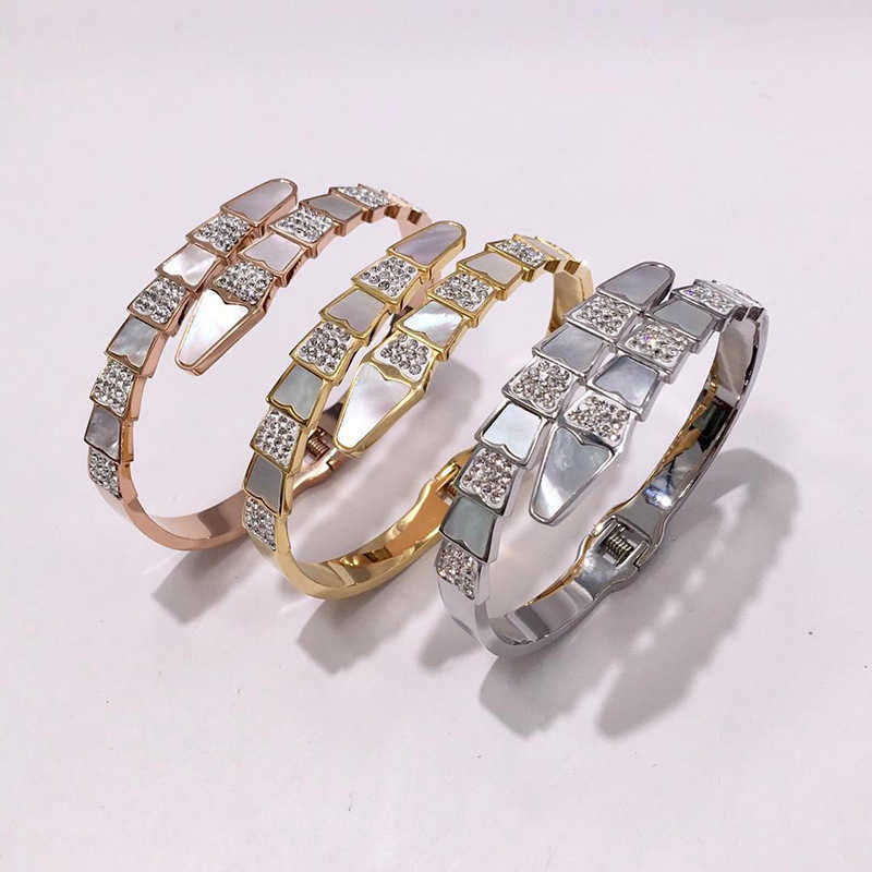 High End Snake Cuff Bracelet Shell Zircon Serpent Female Bangle Fine Jewelry Ophidian Hand Accessories Wrist Ornament Women Q0720
High End Snake Cuff Bracelet Shell Zircon Serpent Female Bangle Fine Jewelry Ophidian Hand Accessories Wrist Ornament Women Q0720