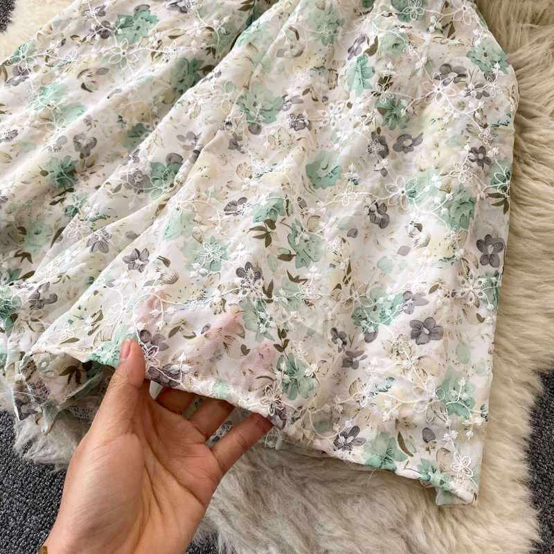Summer Chic Women Playsuit Floral Print Short Sleeve V-neck High Waist Back Zipper Wide Leg Shorts Beach Rompers 210603