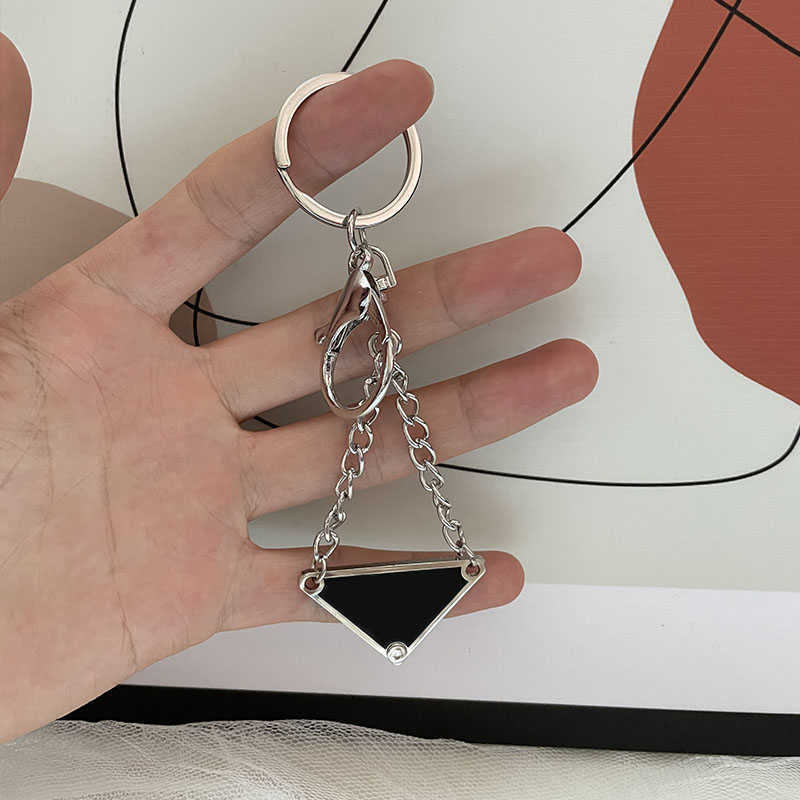 Fashion Inverted Triangle Black and White Steel Seal Key Chain For Women With Simple Geometric Key Tag Key Chain R250728