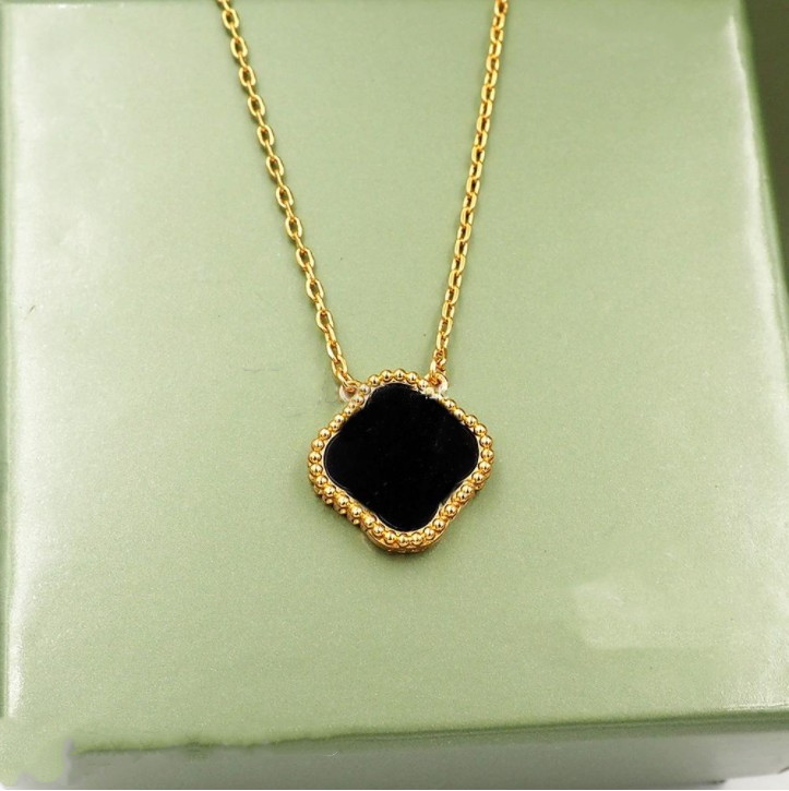 Designer Clover Pendant Necklaces Love Luxury Party Women Screw Cleef Necklace Party Wedding Couple Gift Fashion
Designer Clover Pendant Necklaces Love Luxury Party Women Screw Cleef Necklace Party Wedding Couple Gift Fashion