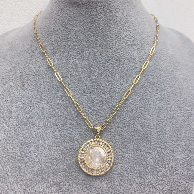 Blessing Round Virgin Guadalupe Pendant Necklace Colored Zircon Natural Shell Jewelry Necklaces for Women 220214