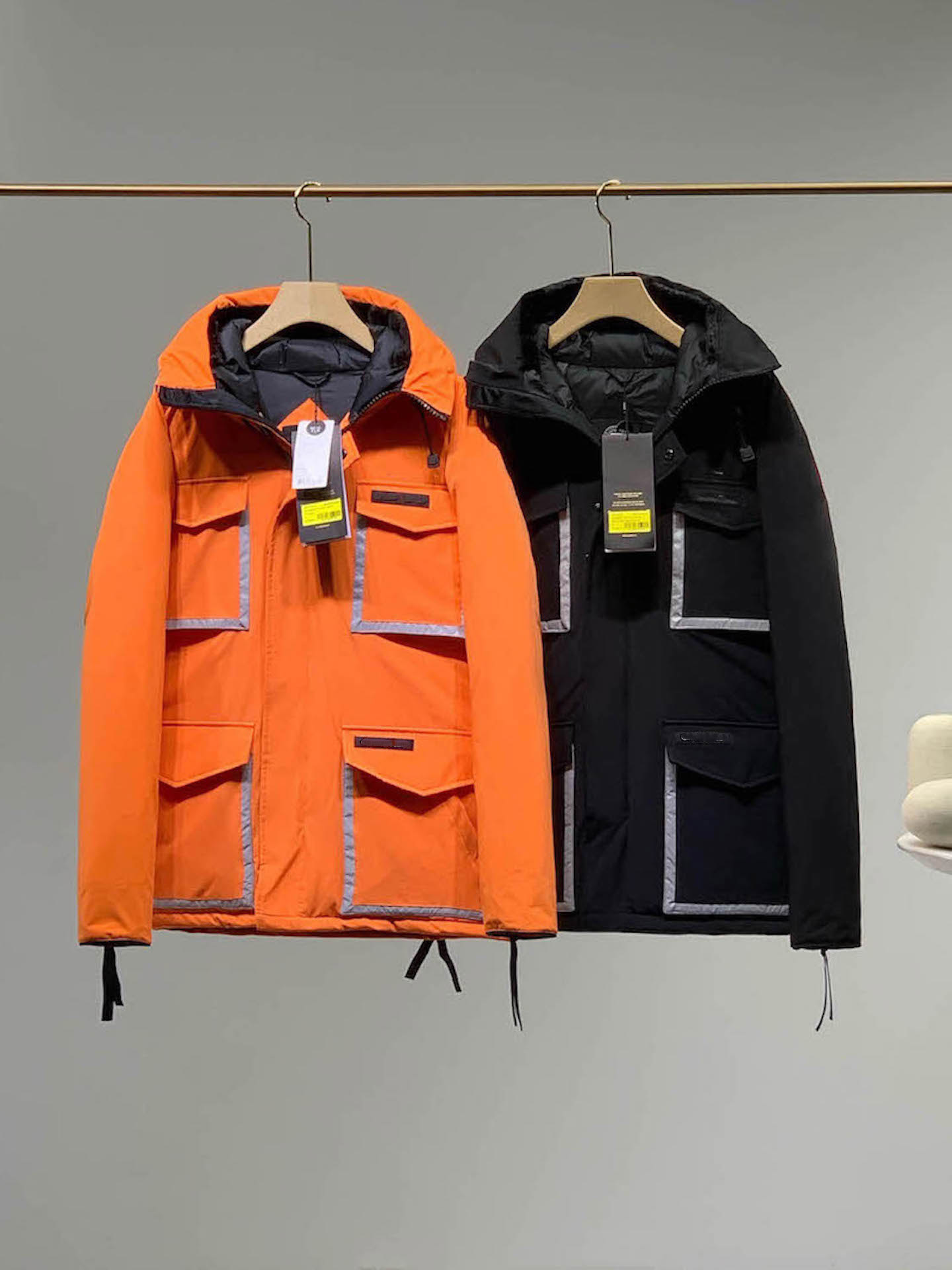 2021 New men' embroidered jackets men parka coat unisex down jacket ladies geometric cotton top warm hooded winter clothes plus size luxury brand menclothing, Black
2021 New men' embroidered jackets men parka coat unisex down jacket ladies geometric cotton top warm hooded winter clothes plus size luxury brand menclothing, Black