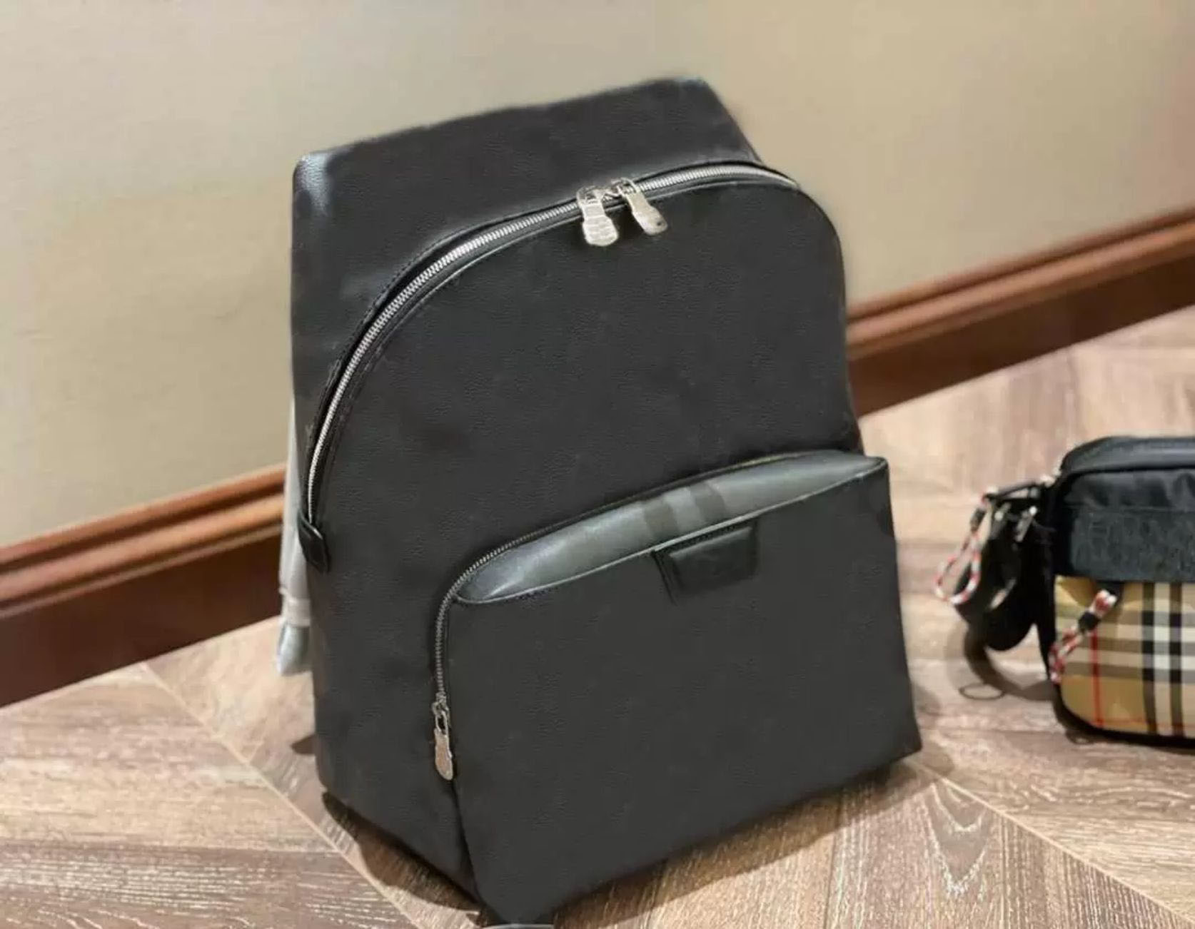 2021 Backpack Designer bags handbag Presbyopia Casual bag luxurys fashion hangdbags
2021 Backpack Designer bags handbag Presbyopia Casual bag luxurys fashion hangdbags