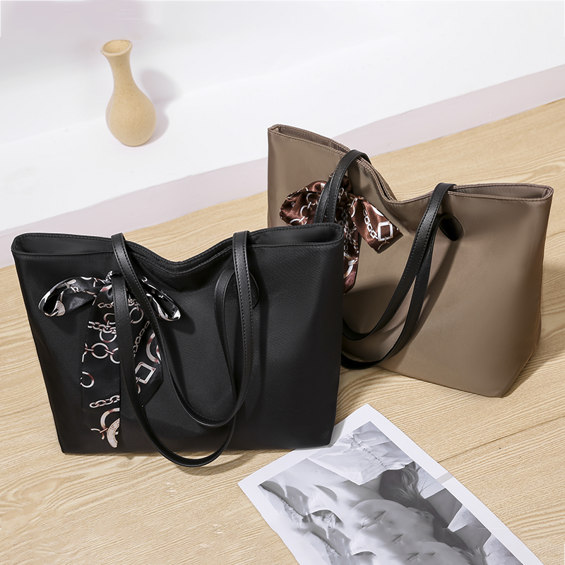 Designer--Casual Oxford Shoulder Bags for Women Top-handle Bags Famous Brand Female Handbags Large Capacity Totes Bag
Designer--Casual Oxford Shoulder Bags for Women Top-handle Bags Famous Brand Female Handbags Large Capacity Totes Bag