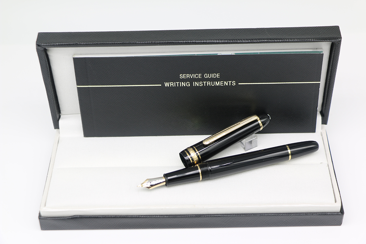 High quality Fountain pen Black body color with gold/silver trim Classique Platinum Line have series number school office stationery
High quality Fountain pen Black body color with gold/silver trim Classique Platinum Line have series number school office stationery