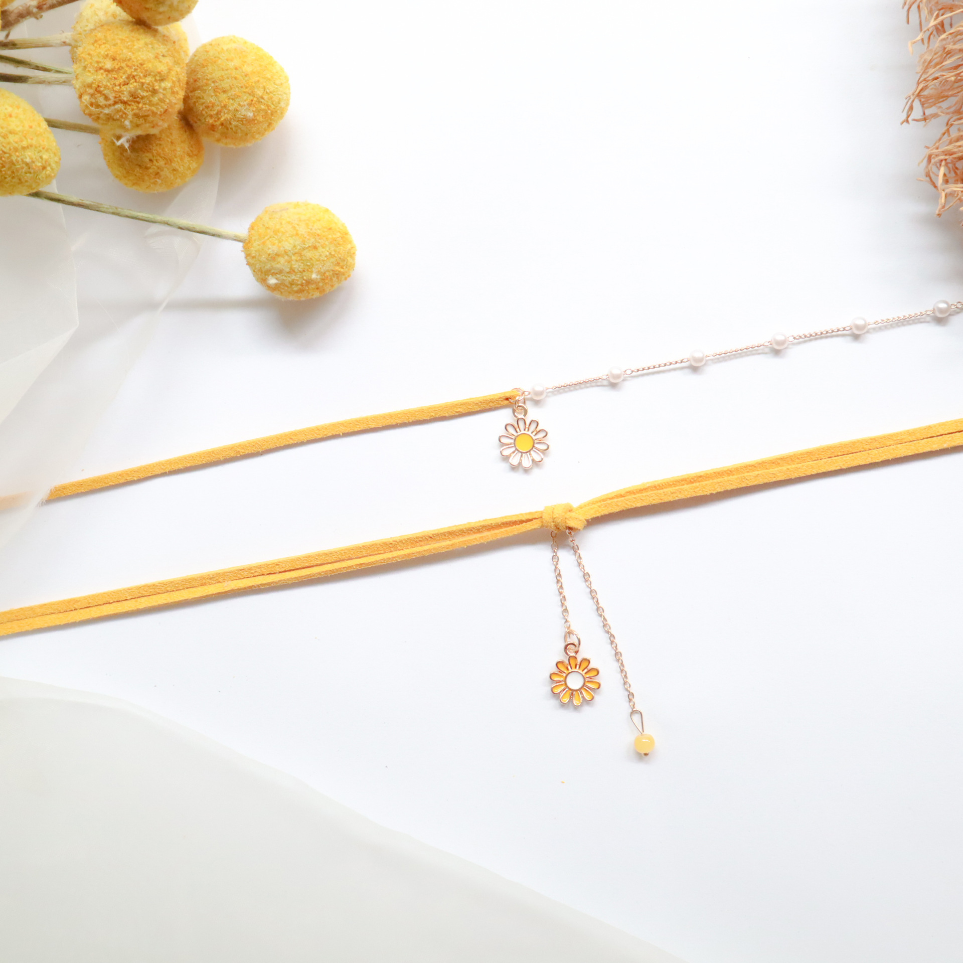 INS with Model Fashion Yellow Small Daisy Pendant Splicing Neck Chain Choker Collar Short Clavicle Chain Necklace
INS with Model Fashion Yellow Small Daisy Pendant Splicing Neck Chain Choker Collar Short Clavicle Chain Necklace