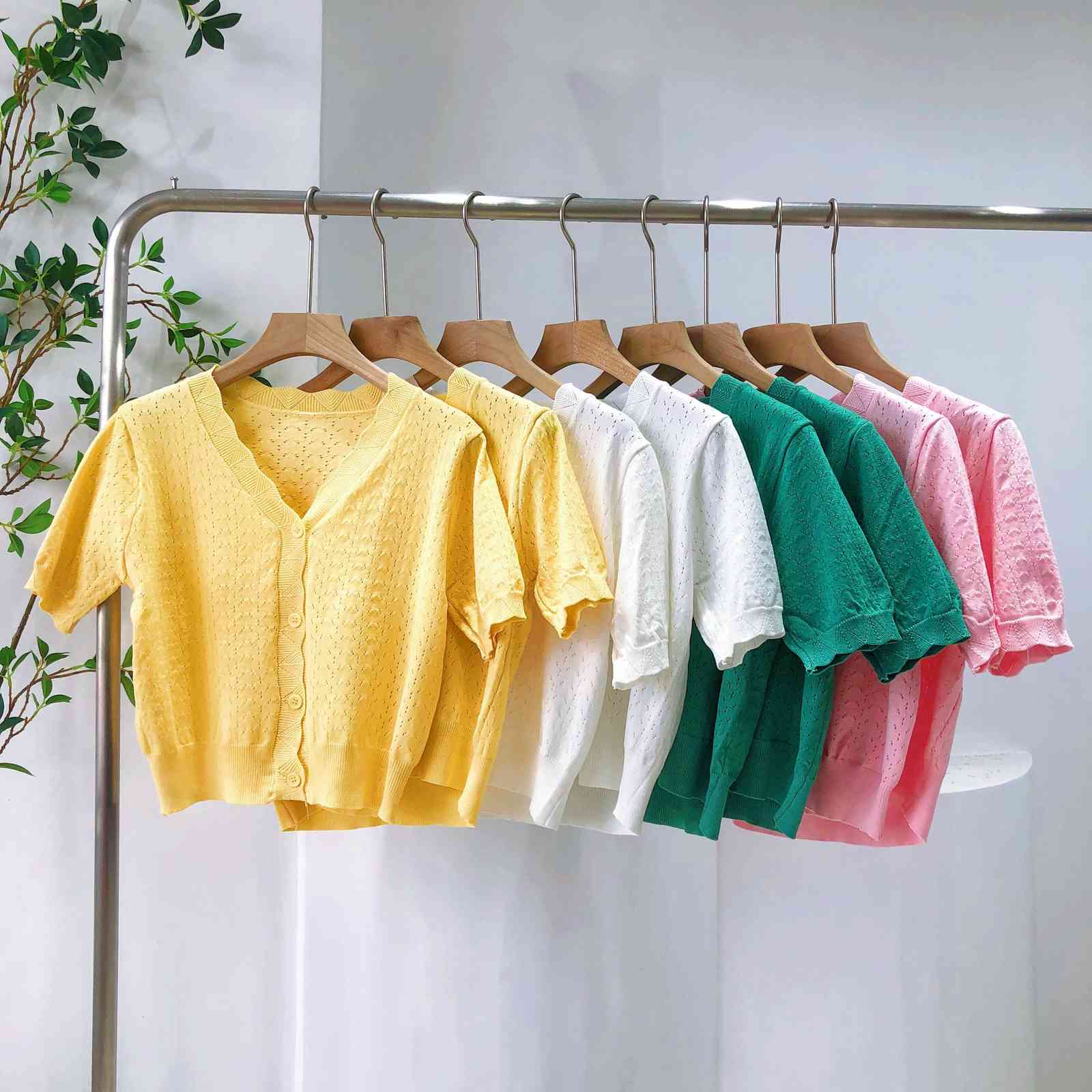 Summer Hollow Out Knitted Cardigan Crop Tops Women Short Sleeve V-neck Knitwear Fashion Vintage Soft Ladies Jumpers Femme 210514