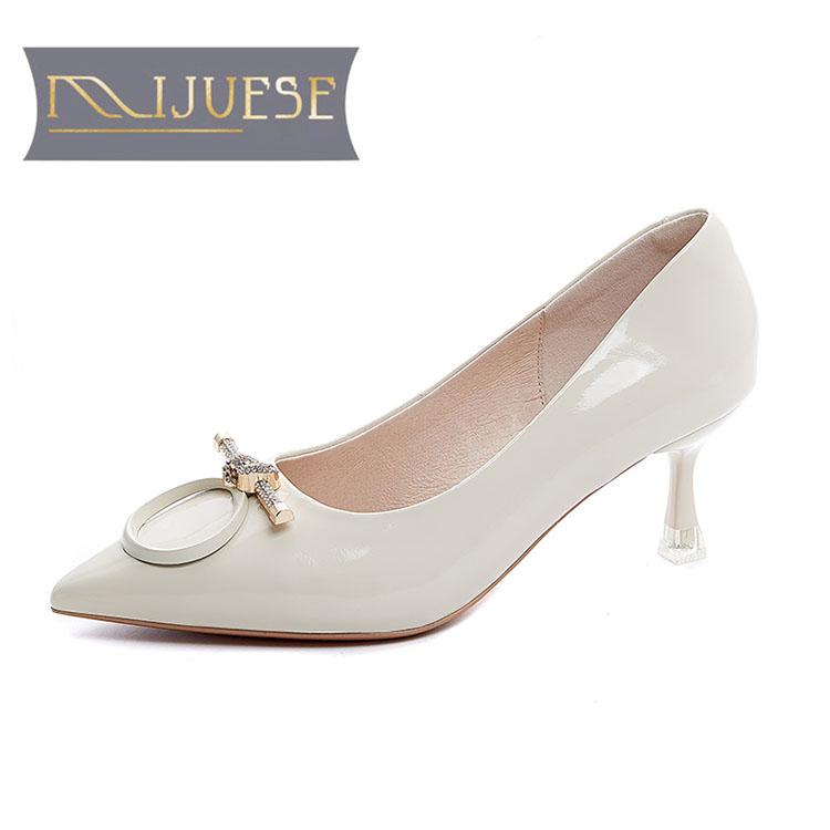 Women Pumps Soft Cow Leather Autumn Spring Pointed Toe Slip On Metal Decoration Black Color High Heels Dress Shoes
Women Pumps Soft Cow Leather Autumn Spring Pointed Toe Slip On Metal Decoration Black Color High Heels Dress Shoes