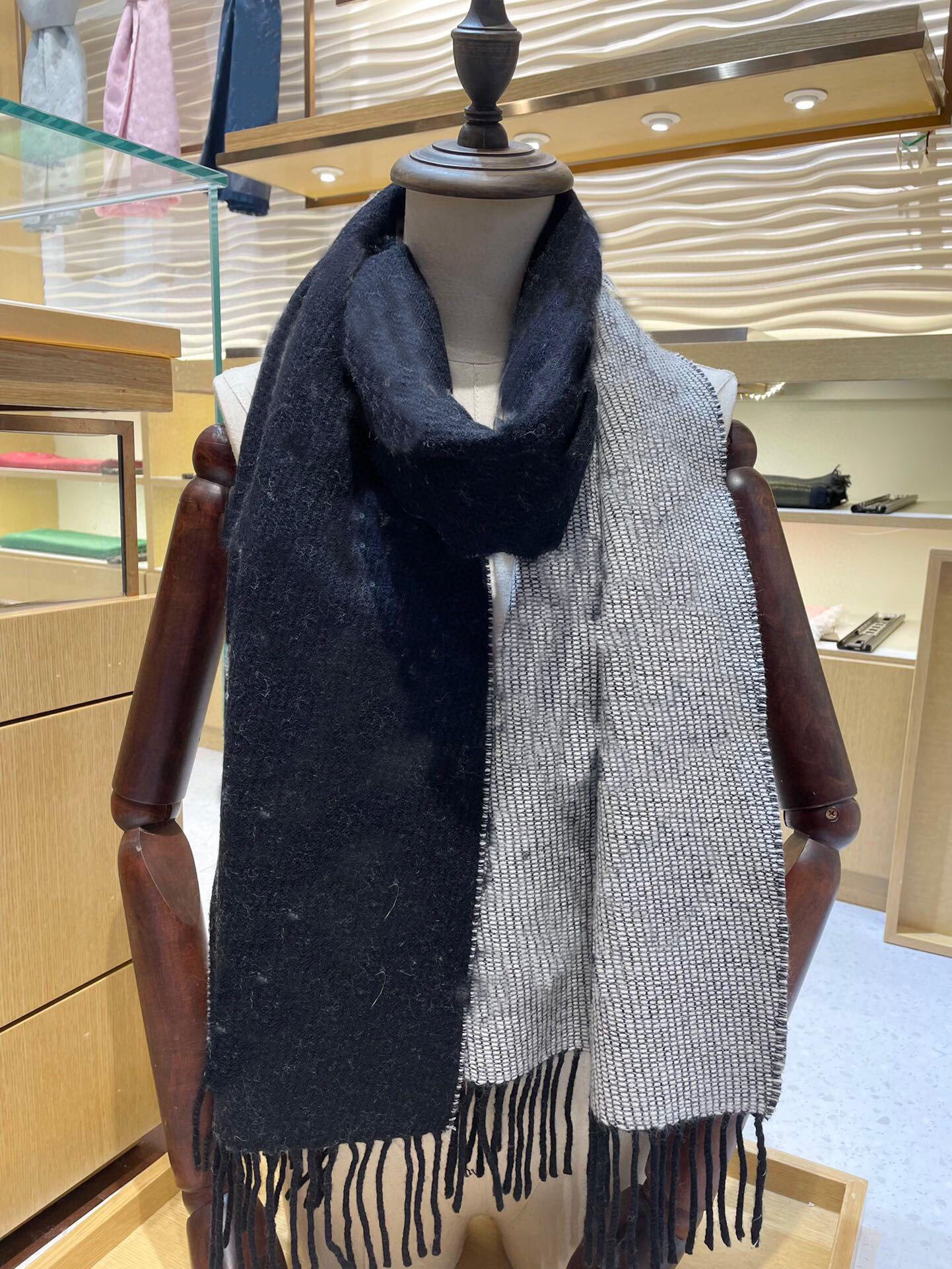 2021 designer scarf women fringed shawl fashion scarves Pelerines Shawls mens rebozo BKW Long Muffler neck warmer tippet
2021 designer scarf women fringed shawl fashion scarves Pelerines Shawls mens rebozo BKW Long Muffler neck warmer tippet