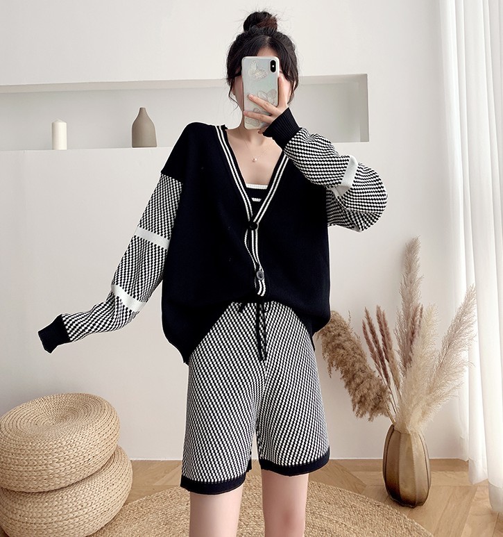 Autumn Women Knit Striped Jackets+Shorts Sets Long Sleeve V Neck Single Breasted Jumpers Coats Short Pants Suits for Woman 210519