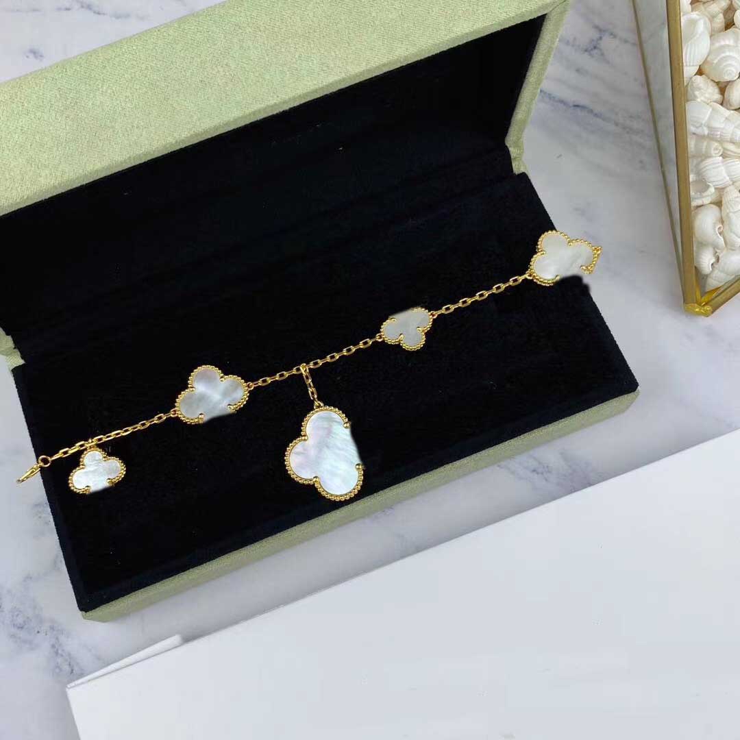 S925 silver flower design charm bracelet with white shell for women wedding jewelry gift have box stamp PS4876
S925 silver flower design charm bracelet with white shell for women wedding jewelry gift have box stamp PS4876