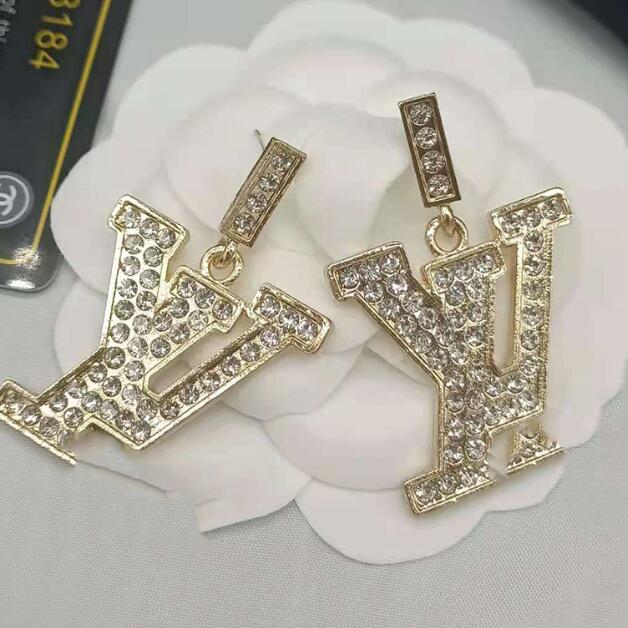 22SS 19color 18K Gold Plated Letters Stud Earrings Fashion Studs Classic Design Earring Party Wedding Engagement Lovers Gift Jewelry Wholesale, Golden;silver
22SS 19color 18K Gold Plated Letters Stud Earrings Fashion Studs Classic Design Earring Party Wedding Engagement Lovers Gift Jewelry Wholesale, Golden;silver