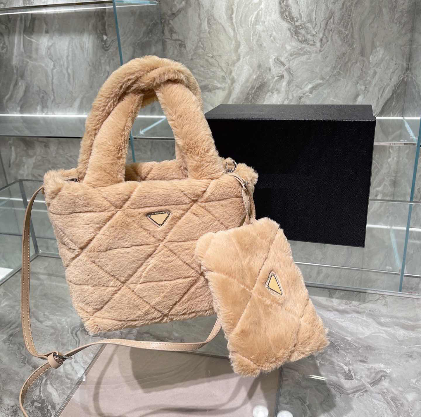 Luxury bags handbag Plush tote womens designer straddle bag fashion with classic pattern single shoulder bags 5A top handbags, Make up for price
Luxury bags handbag Plush tote womens designer straddle bag fashion with classic pattern single shoulder bags 5A top handbags, Make up for price