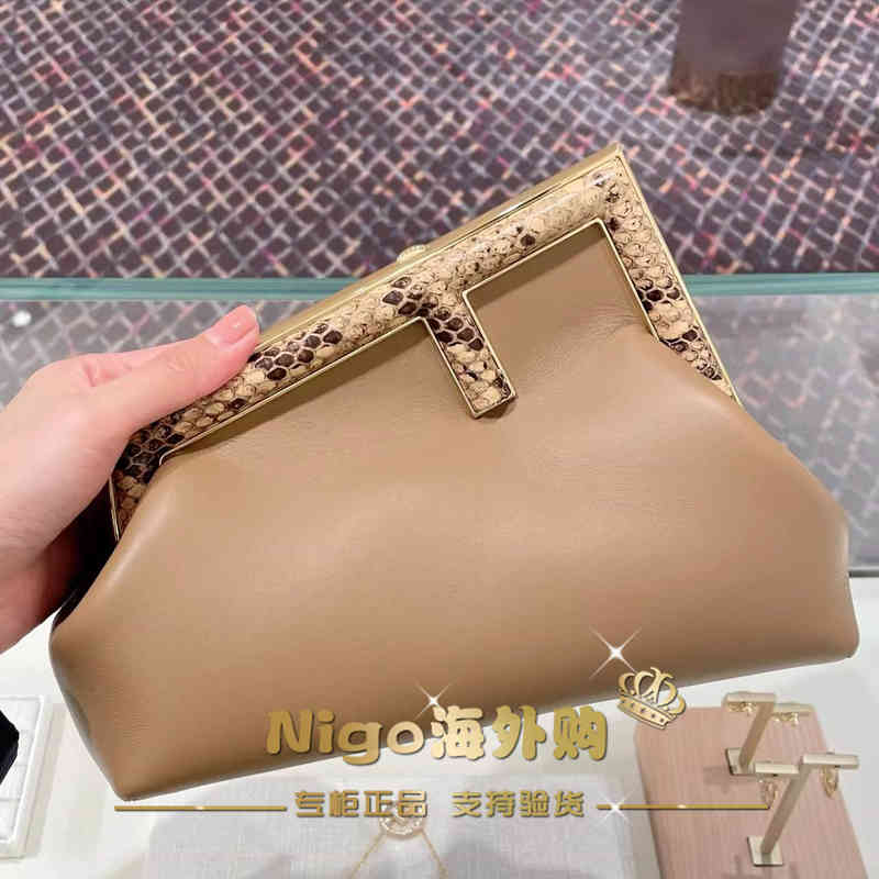 Fend / 21 New First Handbag Metal Buckle Single Shoulder Messenger Handbag Women's Bag Md 8380, Figure i
Fend / 21 New First Handbag Metal Buckle Single Shoulder Messenger Handbag Women's Bag Md 8380, Figure i