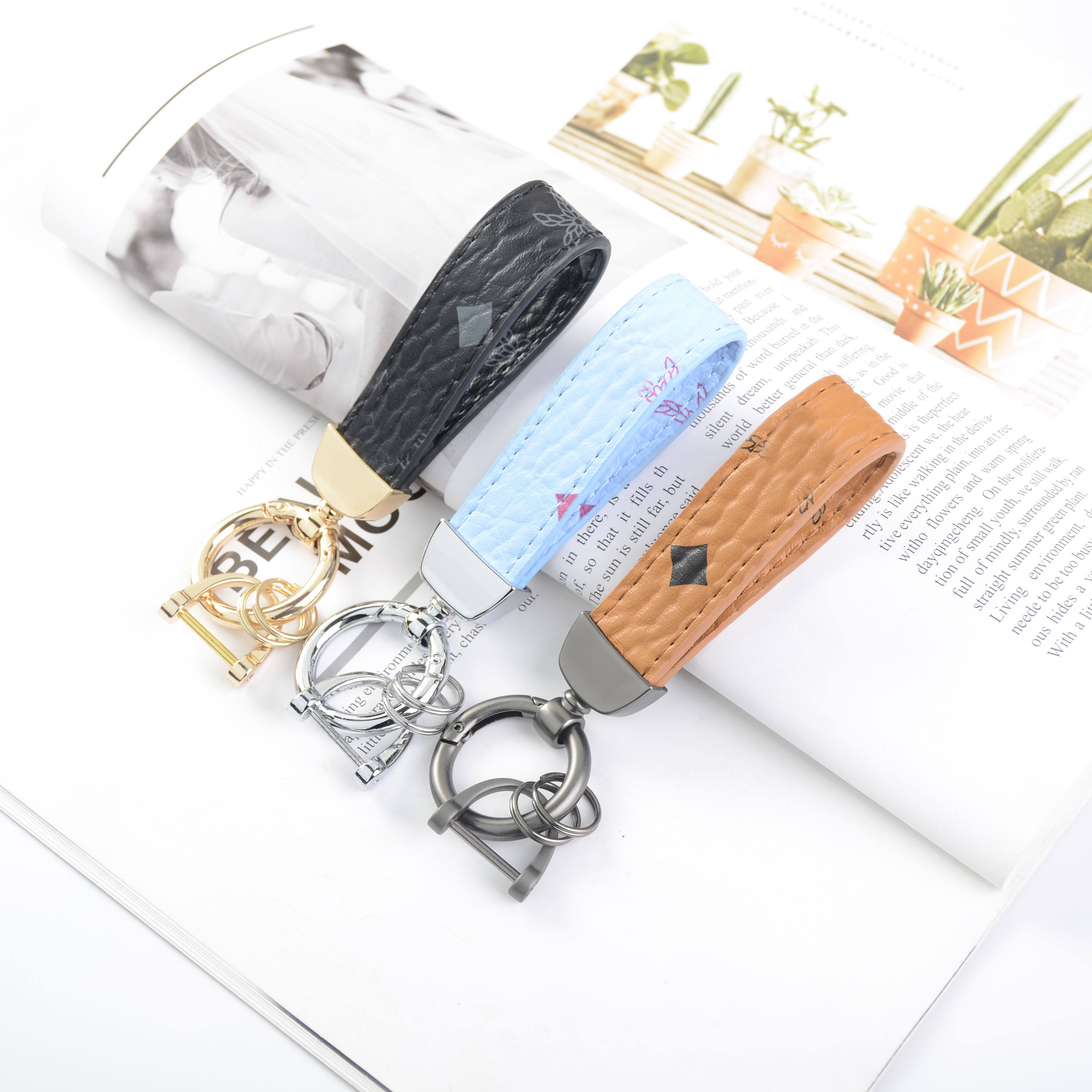 Flower Letter Print Design Metal Car Keychain Bag Pendant Charm Jewelry Flower Key Ring Holder for Women Men Fashion PU Leather Animal Key Chain Accessories
Flower Letter Print Design Metal Car Keychain Bag Pendant Charm Jewelry Flower Key Ring Holder for Women Men Fashion PU Leather Animal Key Chain Accessories