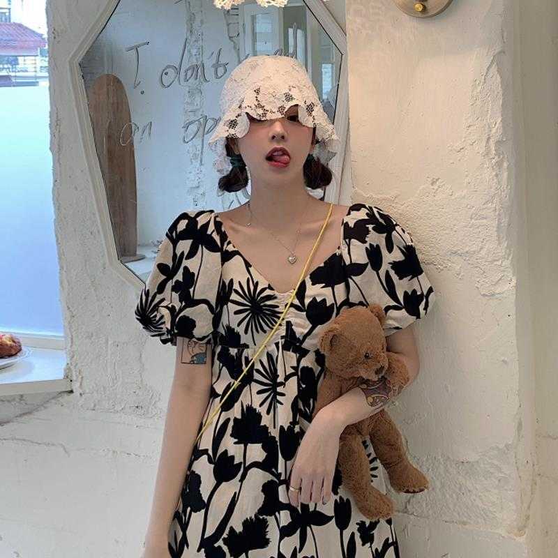 Vintage Puff Sleeve Floral Dress Mini Loose Women Designer Bohemian Female Summer Korean Casual Office Party Clothing 210604
Vintage Puff Sleeve Floral Dress Mini Loose Women Designer Bohemian Female Summer Korean Casual Office Party Clothing 210604