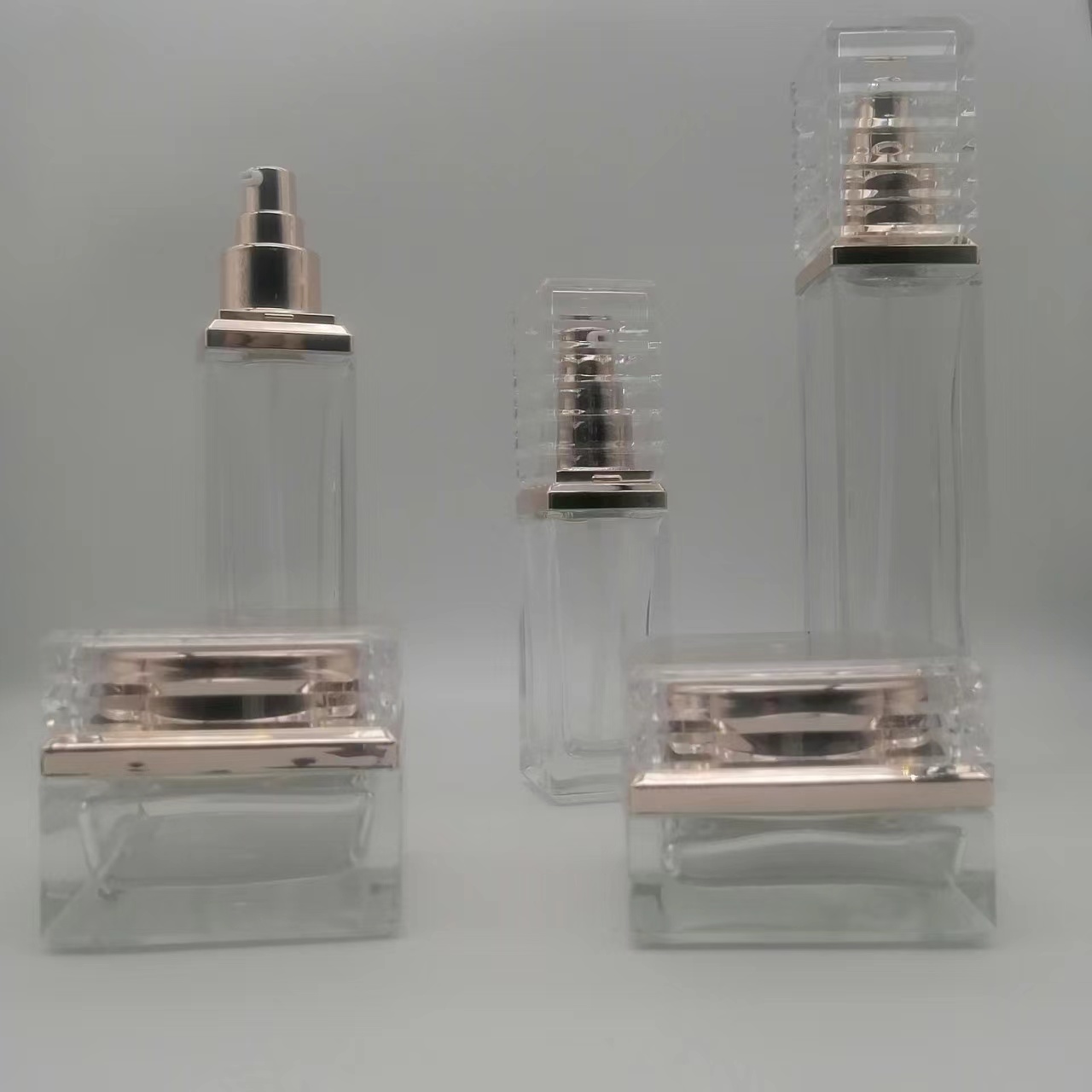 Wholesale Square Foundation Liquid Glass Bottle Pagoda Shape Rose Gold Cover Cosmetics Set Essence Milk Acrylic Lid Packaging Bottles Support Customizations
Wholesale Square Foundation Liquid Glass Bottle Pagoda Shape Rose Gold Cover Cosmetics Set Essence Milk Acrylic Lid Packaging Bottles Support Customizations