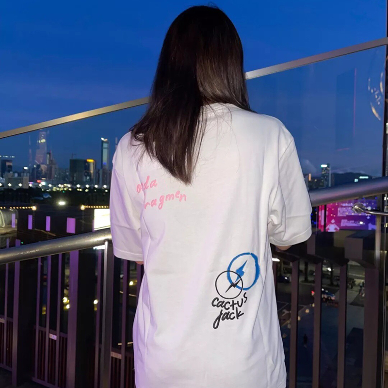 21ss Spring Summer Europe USA Collaborate Beige Light Tee Skateboard Men t shirt Women High Street Casual Cotton Tshirt
21ss Spring Summer Europe USA Collaborate Beige Light Tee Skateboard Men t shirt Women High Street Casual Cotton Tshirt