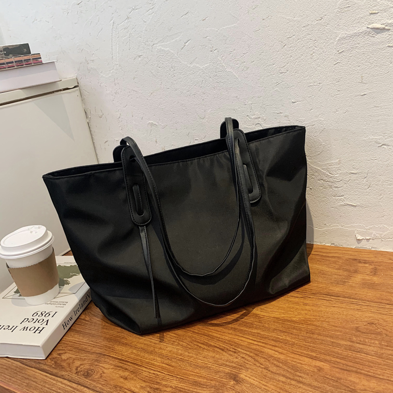 High-quality nylon bags 2022 new large-capacity tote bag OL commuter shopping bag shoulder handbags, Black
High-quality nylon bags 2022 new large-capacity tote bag OL commuter shopping bag shoulder handbags, Black
