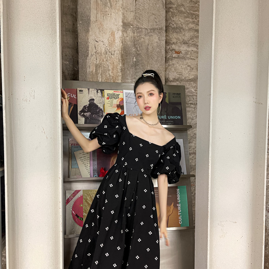 Women Flower Embroidery Lantern Sleeve Square Neck Dress Loose Fit Lady Fashion Summer Arrivals 2H097 210526