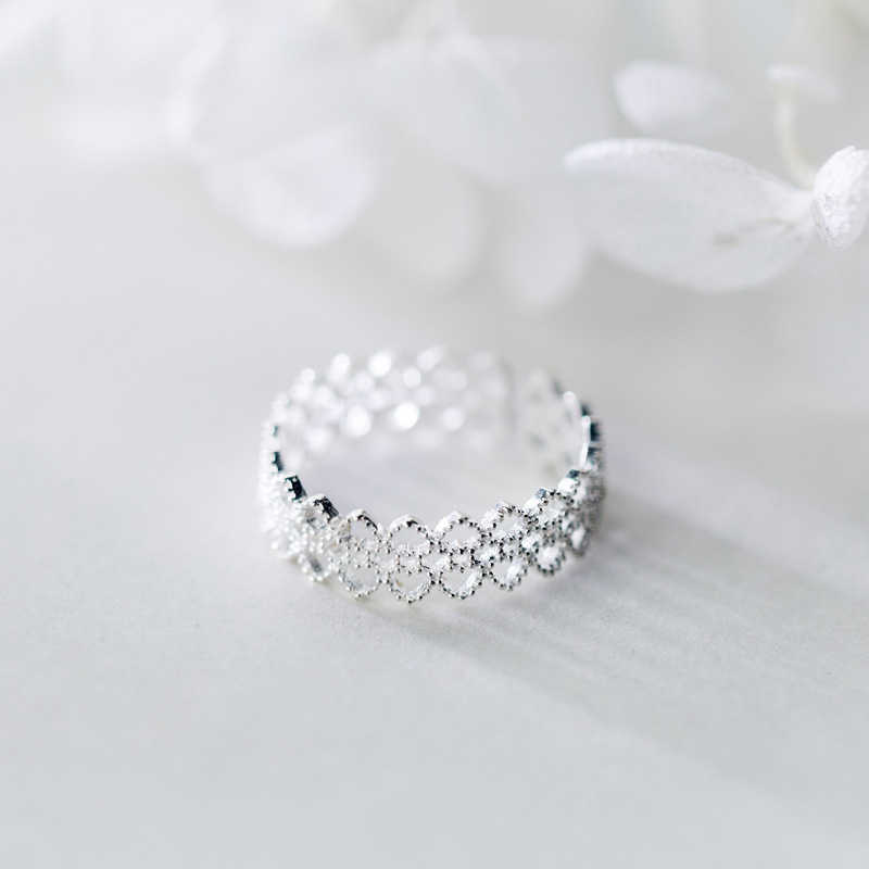 Fashion Simple Hollow Lace Pattern Ring for Women 925 Sterling Silver Open Adjustable Finger Fine Jewelry Girl Gift 210707
Fashion Simple Hollow Lace Pattern Ring for Women 925 Sterling Silver Open Adjustable Finger Fine Jewelry Girl Gift 210707