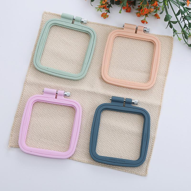 Sewing Notions & Tools 1Pcs Candy Color Embroidered Stretch Tool 5 Colors Cross-stitch Kit Ribbon Needlework Adjustable Smooth Embroidery Ho
Sewing Notions & Tools 1Pcs Candy Color Embroidered Stretch Tool 5 Colors Cross-stitch Kit Ribbon Needlework Adjustable Smooth Embroidery Ho