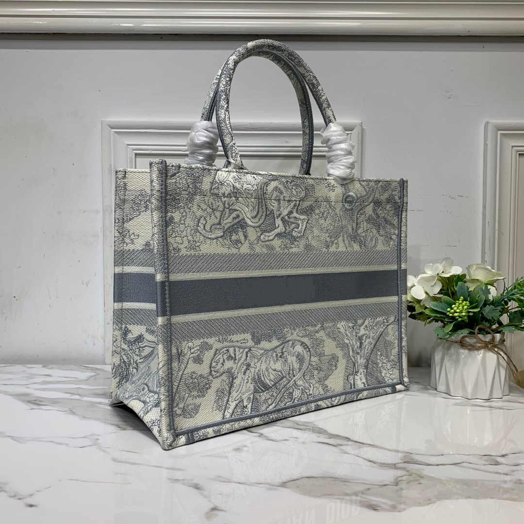 High quality Luxury book tote original embroidery Designers Bags hobo embroidered shopping bag handbag purse, Grey 36.5cm
High quality Luxury book tote original embroidery Designers Bags hobo embroidered shopping bag handbag purse, Grey 36.5cm