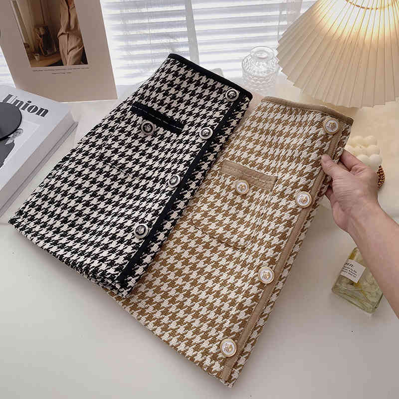 Women Chic Skirt Autumn Korean Vintage Gentle Plaid High Waist Single Breast Versatile Short A-line Skirt Tide, Black
Women Chic Skirt Autumn Korean Vintage Gentle Plaid High Waist Single Breast Versatile Short A-line Skirt Tide, Black