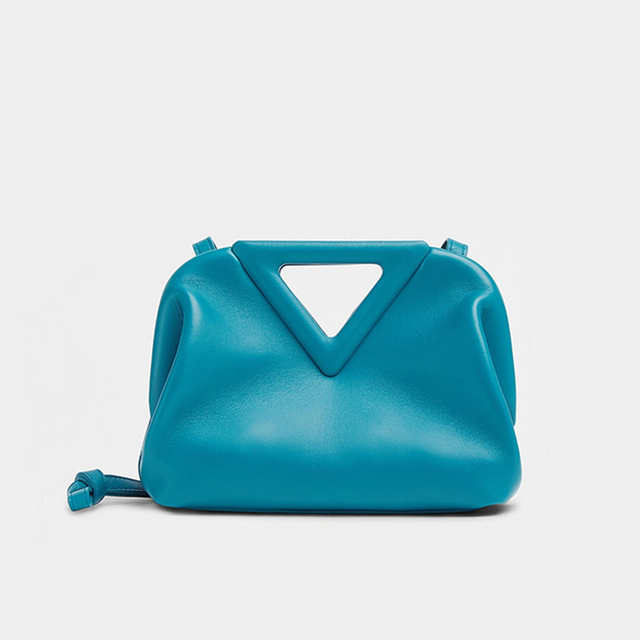 HBP 2021 New Inverted Triangle Head Leather Ins Same Clip Candy Cloud Bag Portable One Shoulder Slanting Leather, White
HBP 2021 New Inverted Triangle Head Leather Ins Same Clip Candy Cloud Bag Portable One Shoulder Slanting Leather, White