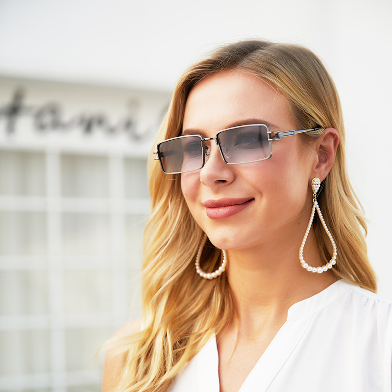 small box sunglasses women's clover pattern fashion men's glasses, White;black
small box sunglasses women's clover pattern fashion men's glasses, White;black