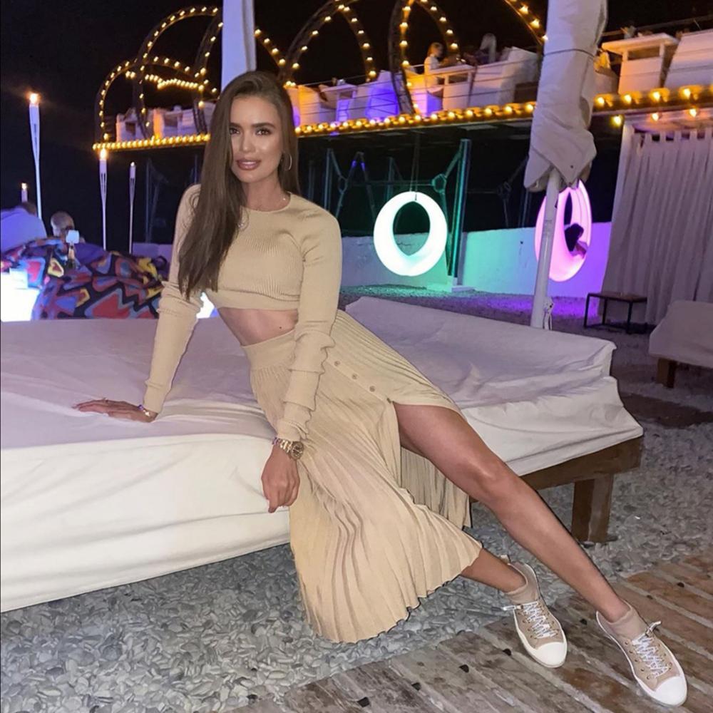 Solid Sexy Sweater Cropped Top Midi Skirt Two Piece Set Women Matching Set Outfits Button Up Split Skirts Winterhigh quality, Beige
Solid Sexy Sweater Cropped Top Midi Skirt Two Piece Set Women Matching Set Outfits Button Up Split Skirts Winterhigh quality, Beige