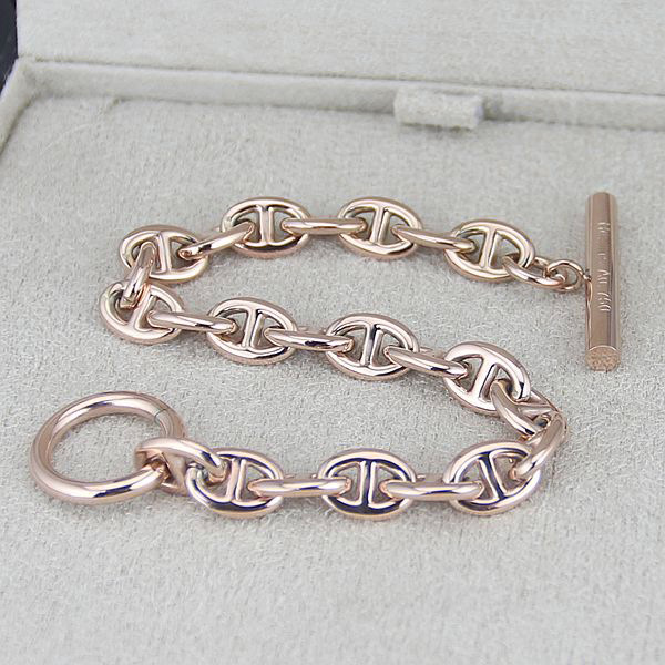 Luxury designer jewelry women H day word button bracelet men and women pig nose bracelet fashion OT clasp bracelet friends gift
Luxury designer jewelry women H day word button bracelet men and women pig nose bracelet fashion OT clasp bracelet friends gift