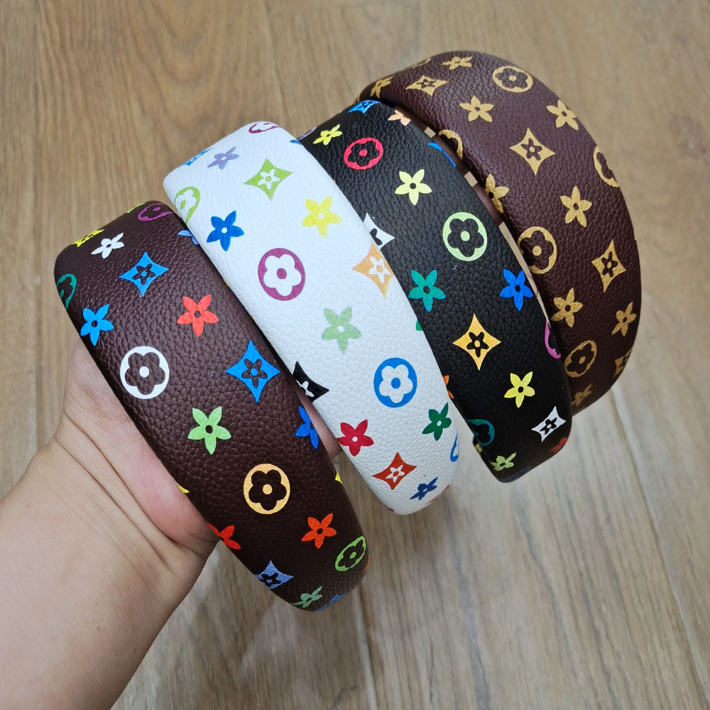 More Than 20styles Fashion Designer Brand Headband Letter Flower PU Leather print Wide Edge Knotted Headwraps HairHoop Headwear Accessories
More Than 20styles Fashion Designer Brand Headband Letter Flower PU Leather print Wide Edge Knotted Headwraps HairHoop Headwear Accessories