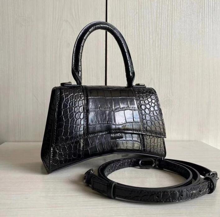 2020 messenger bag classic handbag luxury design lady shoulder bag hourglass brand handbag lady bag Genuine Leather, Black
2020 messenger bag classic handbag luxury design lady shoulder bag hourglass brand handbag lady bag Genuine Leather, Black