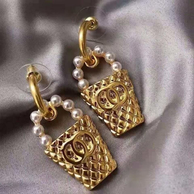Fashion Designers Letter C Ear Studs Luxurys Earrings Jewlery Womens Designer Earring Golden Party Wedding good, Golden;silver
Fashion Designers Letter C Ear Studs Luxurys Earrings Jewlery Womens Designer Earring Golden Party Wedding good, Golden;silver