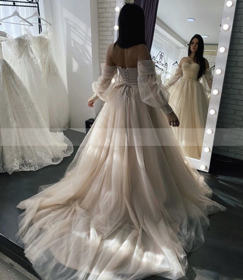 Light Champagne Tulle Wedding Dress With Detachable Long Sleeves Lace Appliques Bridal Dresses Sweep/Brush Train Custom made