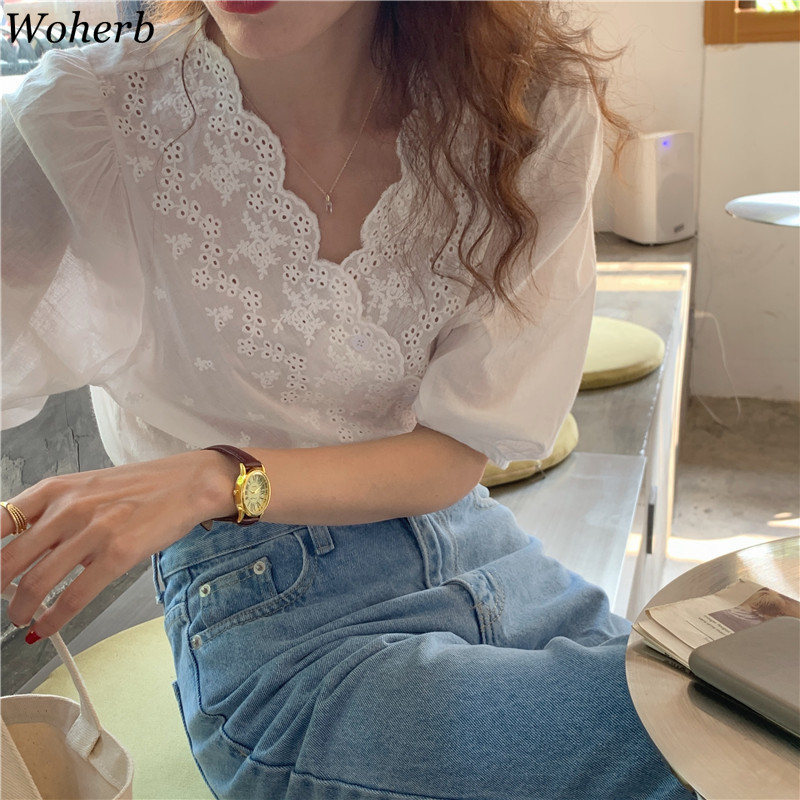Korean Blusas Embroidered Lace Shirt Women Summer White Blouse Hollow V Neck Short Sleeve Blouses Loose Elegant Tops 210519