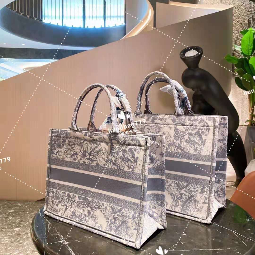 Unisex Stylish premium shopping bags animal woods patchwork elegant embroidered canvas inside large volume classic travel tote bag big 41cm small 36cm, Customize
Unisex Stylish premium shopping bags animal woods patchwork elegant embroidered canvas inside large volume classic travel tote bag big 41cm small 36cm, Customize