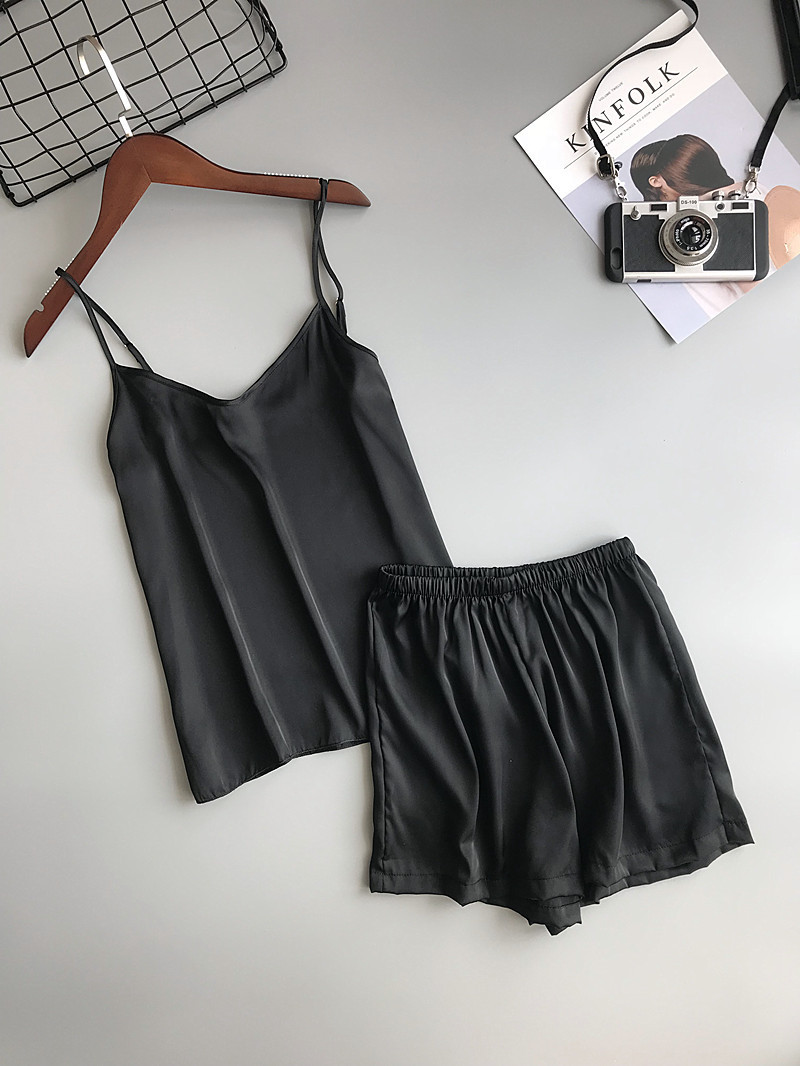 2021ice silk twinset korean solid color women pajamas camisole pajama set woman summer vest shorts suit, Black;red
2021ice silk twinset korean solid color women pajamas camisole pajama set woman summer vest shorts suit, Black;red